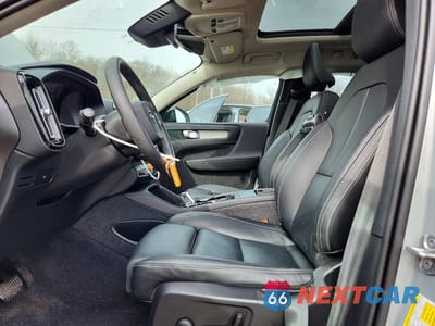 Zdjęcie 7 z 14 samochodu: 2025 VOLVO XC40 PLUS VIN:YV4L12UC1S2483609 - miniatura