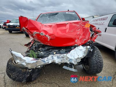 Piąte zdjęcie samochodu w środku: 2018 CHEVROLET SILVERADO K1500 LT VIN:3GCUKREC2JG441712 - miniatura