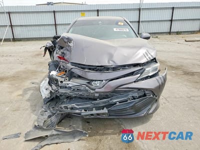 Piąte zdjęcie samochodu w środku: 2020 TOYOTA CAMRY LE VIN:4T1C11AK4LU350286 - miniatura
