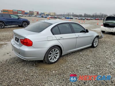 Trzecie zdjęcie samochodu z tyłu: 2011 BMW 328 XI VIN:WBAPK7G58BNN70270 - miniatura