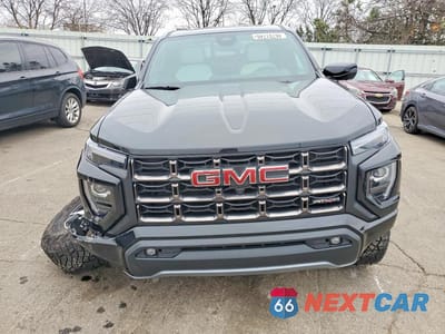 Piąte zdjęcie samochodu w środku: 2025 GMC CANYON AT4 VIN:1GTP2DEK1S1228953 - miniatura