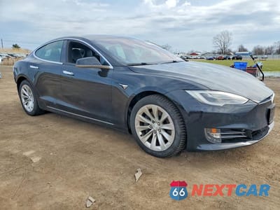 Czwarte zdjęcie samochodu z boku: 2018 TESLA MODEL S VIN:5YJSA1E22JF288029 - miniatura