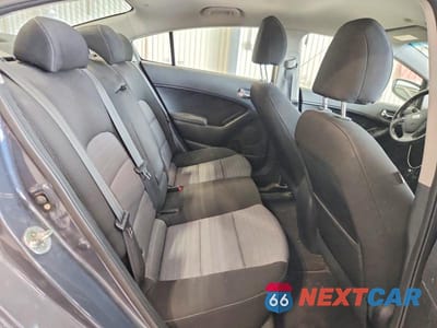 Zdjęcie 10 z 12 samochodu: 2016 KIA FORTE EX VIN:KNAFX4A8XG5549457 - miniatura