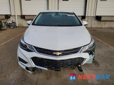 Piąte zdjęcie samochodu w środku: 2017 CHEVROLET CRUZE LT VIN:1G1BE5SM6H7241211 - miniatura