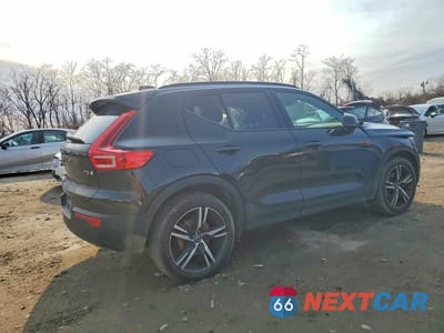 Trzecie zdjęcie samochodu z tyłu: 2021 VOLVO XC40 T5 R-DESIGN VIN:YV4162UMXM2431108 - miniatura