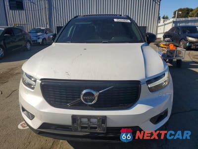 Piąte zdjęcie samochodu w środku: 2021 VOLVO XC40 T5 R-DESIGN VIN:YV4162UM2M2410978 - miniatura