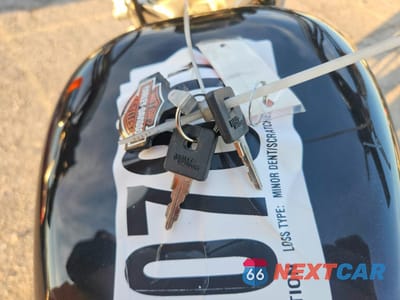 Zdjęcie 8 z 9 samochodu: 2000 HARLEY-DAVIDSON XL883 HUGGER VIN:1HD4CEM39YK117665 - miniatura