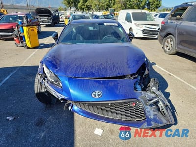 Piąte zdjęcie samochodu w środku: 2024 TOYOTA GR86 PREMIUM VIN:JF1ZNBE17R9758485 - miniatura