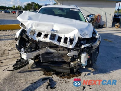 Piąte zdjęcie samochodu w środku: 2020 JEEP CHEROKEE LATITUDE VIN:1C4PJLCB2LD654442 - miniatura