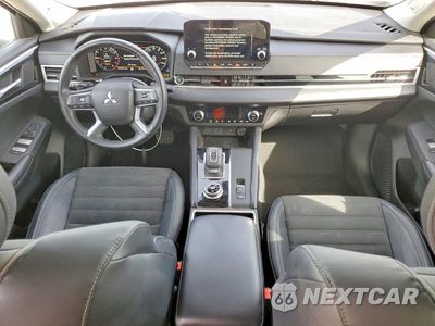 Zdjęcie 8 z 14 samochodu: 2022 MITSUBISHI OUTLANDER SE VIN:JA4J4UA84NZ037067 - miniatura
