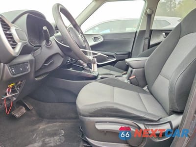 Zdjęcie 7 z 12 samochodu: 2021 KIA SOUL LX VIN:KNDJ23AU2M7742155 - miniatura