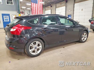 Trzecie zdjęcie samochodu z tyłu: 2014 FORD FOCUS SE VIN:1FADP3K24EL441459 - miniatura