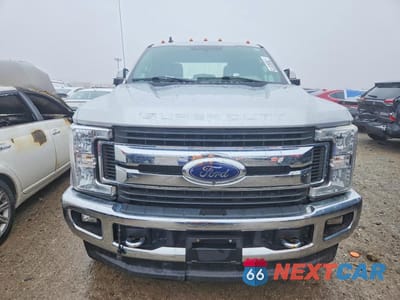 Piąte zdjęcie samochodu w środku: 2019 FORD F350 SUPER DUTY VIN:1FT8W3BT4KEE19789 - miniatura
