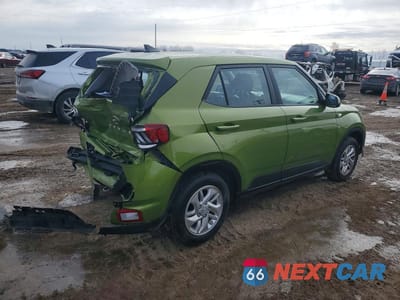 Trzecie zdjęcie samochodu z tyłu: 2022 HYUNDAI VENUE SE VIN:KMHRB8A34NU149385 - miniatura