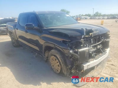 Czwarte zdjęcie samochodu z boku: 2024 TOYOTA TUNDRA SR5 VIN:5TFLA5AB7RX040135 - miniatura