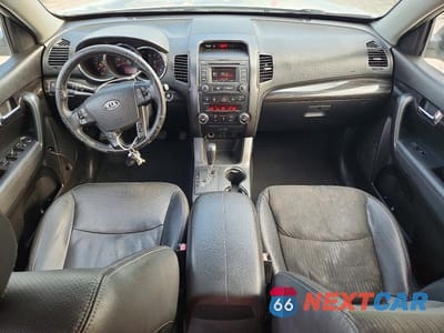 Zdjęcie 8 z 14 samochodu: 2012 KIA SORENTO EX VIN:5XYKU3A66CG257048 - miniatura