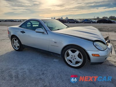 Czwarte zdjęcie samochodu z boku: 1998 MERCEDES-BENZ SLK 230 VIN:WDBKK47F5WF019765 - miniatura