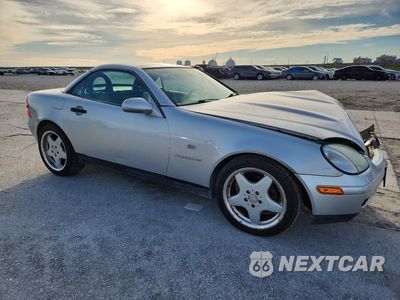 Czwarte zdjęcie samochodu z boku: 1998 MERCEDES-BENZ SLK 230 VIN:WDBKK47F5WF019765 - miniatura