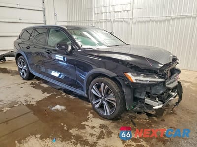 Czwarte zdjęcie samochodu z boku: 2025 VOLVO V60 CROSS COUNTRY PLUS VIN:YV4L12WK0S2148992 - miniatura