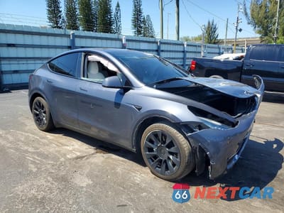Czwarte zdjęcie samochodu z boku: 2023 TESLA MODEL Y VIN:7SAYGDEE7PA141475 - miniatura