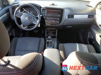 Zdjęcie 8 z 13 samochodu: 2016 MITSUBISHI OUTLANDER ES VIN:JA4AD2A3XGZ000102 - miniatura