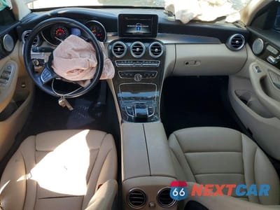 Zdjęcie 8 z 12 samochodu: 2015 MERCEDES-BENZ C 300 4MATIC VIN:55SWF4KBXFU020585 - miniatura
