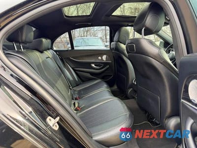 Zdjęcie 6 z 12 samochodu: 2019 MERCEDES-BENZ E 300 4MATIC VIN:WDDZF4KB8KA573789 - miniatura