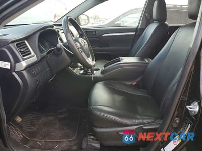 Zdjęcie 7 z 12 samochodu: 2019 TOYOTA HIGHLANDER LE VIN:5TDBZRFH6KS743486 - miniatura