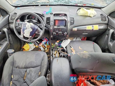 Zdjęcie 8 z 12 samochodu: 2013 KIA SORENTO LX VIN:5XYKTDA26DG345637 - miniatura