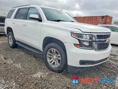 Czwarte zdjęcie samochodu z boku: 2019 CHEVROLET TAHOE C1500 LT VIN:1GNSCBKC4KR285049 - miniatura