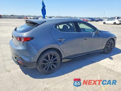 Trzecie zdjęcie samochodu z tyłu: 2020 MAZDA 3 PREMIUM VIN:JM1BPBNM0L1166433 - miniatura