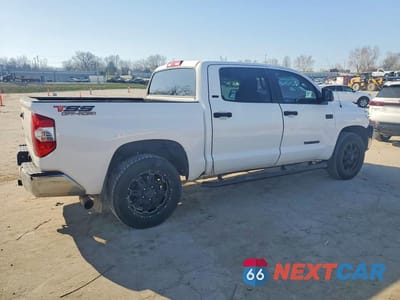 Trzecie zdjęcie samochodu z tyłu: 2016 TOYOTA TUNDRA SR5 VIN:5TFDW5F11GX560530 - miniatura