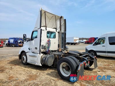 Trzecie zdjęcie samochodu z tyłu: 2014 KENWORTH T680 SEMI TRUCK VIN:1XKYA48X4EJ403042 - miniatura