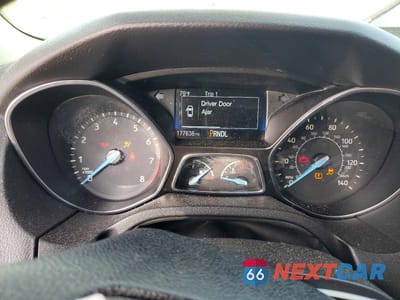Zdjęcie 9 z 13 samochodu: 2016 FORD FOCUS SE VIN:1FADP3F2XGL359166 - miniatura