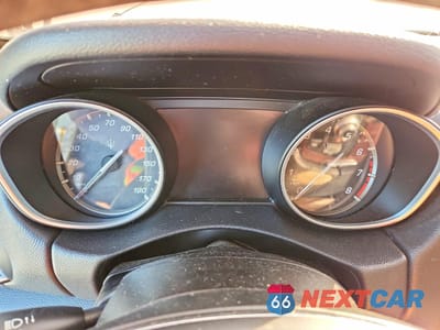 Zdjęcie 9 z 13 samochodu: 2018 MASERATI LEVANTE VIN:ZN661XUAXJX278981 - miniatura