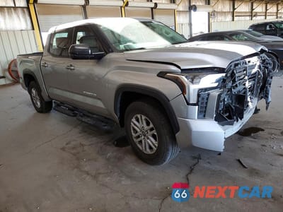 Czwarte zdjęcie samochodu z boku: 2022 TOYOTA TUNDRA SR5 VIN:5TFLA5AB5NX018225 - miniatura