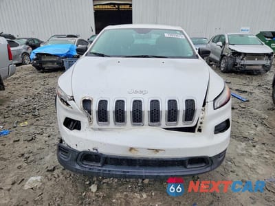 Piąte zdjęcie samochodu w środku: 2014 JEEP CHEROKEE SPORT VIN:1C4PJLAB4EW104637 - miniatura