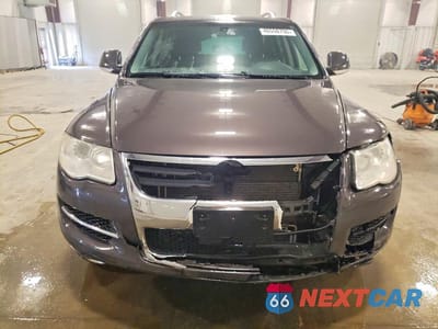 Piąte zdjęcie samochodu w środku: 2010 VOLKSWAGEN TOUAREG V6 VIN:WVGBF7A91AD002584 - miniatura
