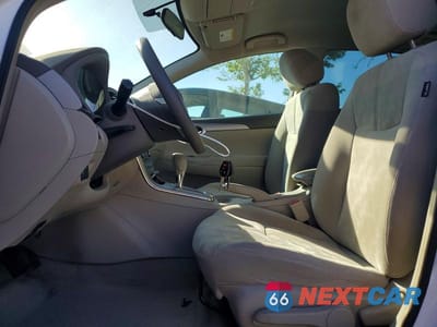 Zdjęcie 7 z 11 samochodu: 2013 NISSAN SENTRA S VIN:3N1AB7AP9DL747949 - miniatura