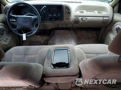 Zdjęcie 8 z 12 samochodu: 1996 GMC SUBURBAN C1500 VIN:1GKEC16R8TJ714552 - miniatura