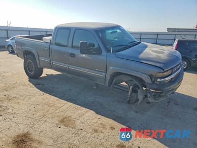 Czwarte zdjęcie samochodu z boku: 1999 CHEVROLET SILVERADO K2500 VIN:1GCGK29U6XZ158097 - miniatura