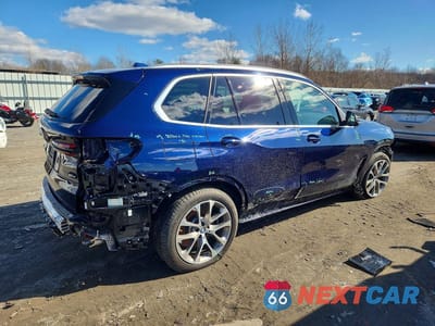 Trzecie zdjęcie samochodu z tyłu: 2025 BMW X5 XDRIVE50E VIN:5UX43EU06S9Z02293 - miniatura