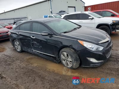 Czwarte zdjęcie samochodu z boku: 2015 HYUNDAI SONATA HYBRID BASE VIN:KMHEC4A40FA136875 - miniatura