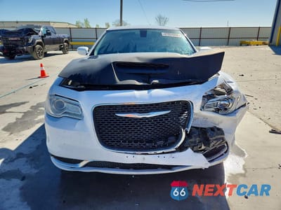 Piąte zdjęcie samochodu w środku: 2015 CHRYSLER 300 LIMITED VIN:2C3CCAAG3FH801875 - miniatura