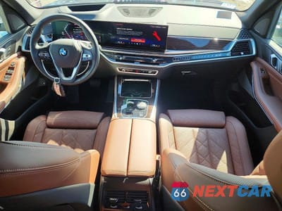 Zdjęcie 8 z 13 samochodu: 2025 BMW X5 XDRIVE50E VIN:5UX43EU06S9Z02293 - miniatura