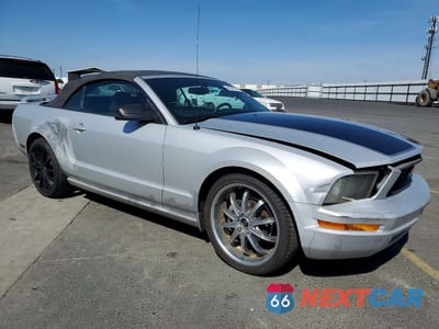 Czwarte zdjęcie samochodu z boku: 2006 FORD MUSTANG VIN:1ZVHT84N265111267 - miniatura
