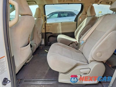 Zdjęcie 11 z 13 samochodu: 2015 TOYOTA SIENNA LE 8-PASSENGER VIN:5TDKK3DCXFS642272 - miniatura