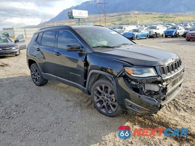 Czwarte zdjęcie samochodu z boku: 2020 JEEP COMPASS LIMITED VIN:3C4NJDCB5LT208910 - miniatura