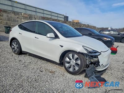 Czwarte zdjęcie samochodu z boku: 2023 TESLA MODEL Y VIN:7SAYGDEF7PA048965 - miniatura