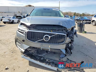 Piąte zdjęcie samochodu w środku: 2021 VOLVO XC60 T5 MOMENTUM VIN:YV4102RK6M1737933 - miniatura